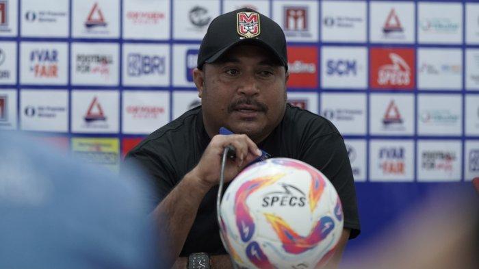 Pelatih Malut United Imran Nahumarury