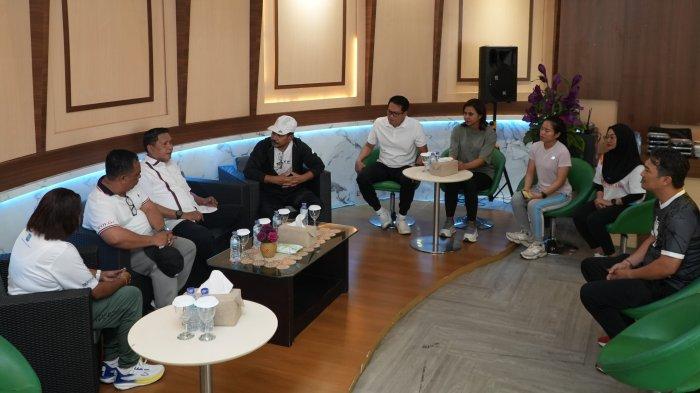 Kunjungan Wali Kota Ambon, Bodewin Wattimena disambut hangat oleh General Manager PLN UIW MMU, Awat Tuhuloula beserta jajaran Manajemen PLN UIW MMU