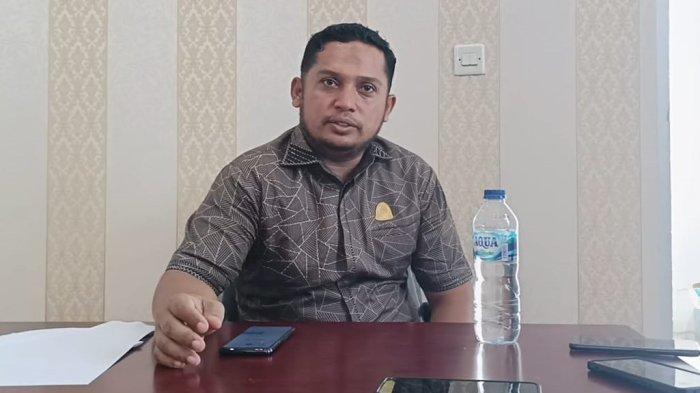 KETERANGAN: Ketua Komisi II DPRD Pulau Taliabu, Maluku Utara Suratman Baharudin saat diwawancara, Selasa (21/1/2025)