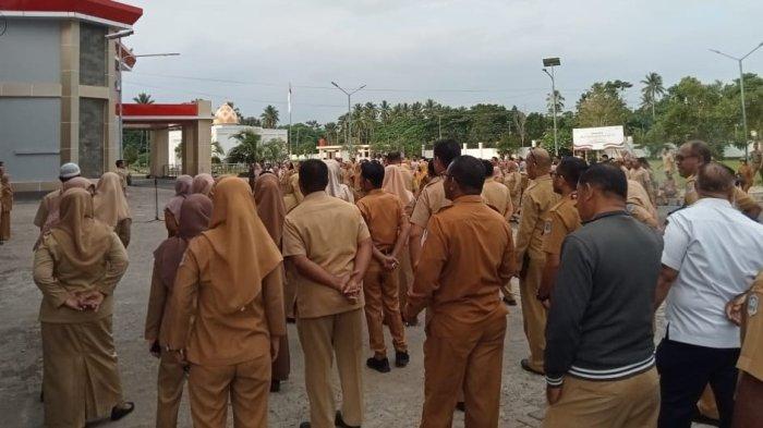 ILUSTRASI: PNS dilingkup Pemkab Morotai saat ikut apel disiplin pada Senin (31/7/2023) pagi, dalam apel itu ratusan PNS menagih pencarian TTP