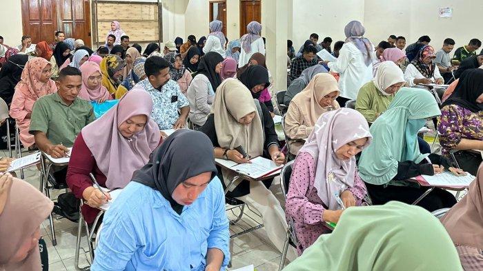 TES: Tampak para peserta PPPK hasil selksi tahap I tahun penerimaan 2024 Pemkab Halmahera Selatan, Maluku Utara sedang menjalani tes psikologi, Minggu (12/1/2025)