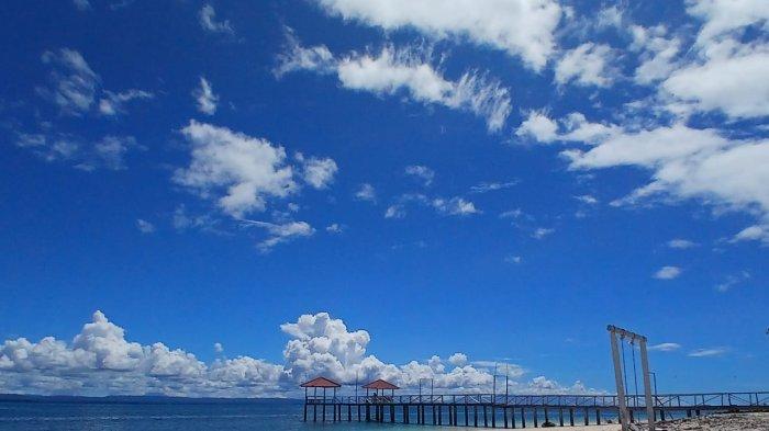 Pantai Nyaolako di Kecamatan Wasile Tengah, Kabupaten Halmahera Timur, Maluku Utara.
