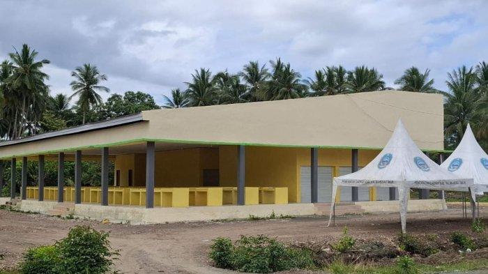 KELUHAN: Pasar Rakyat Jiko Mobon di Kota Maba Halmahera Timur, Maluku Utara sepi pedagang dan pembeli meski baru saja diresmikan, Selasa (8/10/2024)