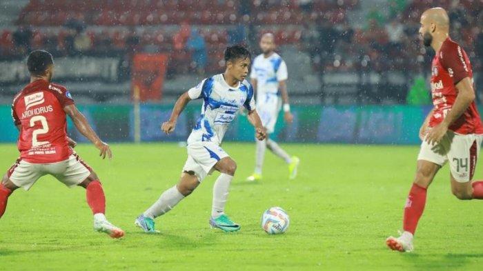 TRANSFER: Aksi Fredyan Wahyu saat masih berkostum PSIS Semarang. Di mana ia menjadi pemain kedelapan yang memperkuat Malut United FC Liga 1 2024-2024