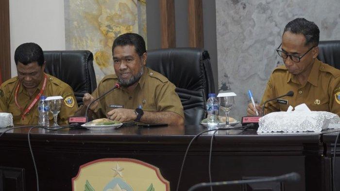 PROGRAM: Asisten Sekda Bidang Pemerintahan dan Kesra Kota Tidore Kepulauan, Maluku Utara Syofyan Saraha saat memimpin rapat persiapan pembentukan koperasi kelurahan, Selasa (27/5/2025)