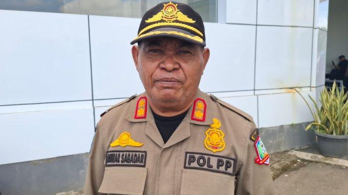 PENINDAKAN: Kasatpol PP Pulau Morotai, Maluku Utara Anwar Sabadar saat dikonfirmasi terkait penertiban pedagang ikan di emperan jalan, Selasa (24/6/2025)