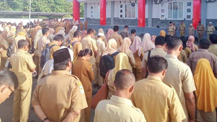 ILUSTRASI Pegawai Negeri Sipil (PNS) - Dalam foto: Suasana Apel Kedisiplinan Senin (23/10/202) PNS dilingkup Pemda Morotai, berlangsung di halaman kantor Pemerintah Terpadu Kabupaten Pulau Morotai, Maluku Utara, dikesempatan itu, Asisten I Muhlis Baay memimpin apel, ia menilai perencanaan Bappeda terkait anggaran tidak sesuai.