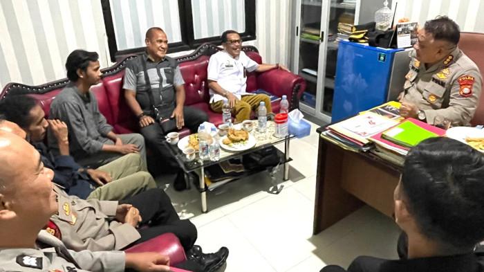 LAHAN: Ketua tim penyelesaian tanah Kelurahan Ubo-ubo yang juga sebagai Kabidkum Polda Maluku Utara Kombes Pol Taufik Irpan Awaluddin saat audiensi bersama Ansor dan Kepala Pertanahan Kota Ternate, Jumat (18/7/2025)