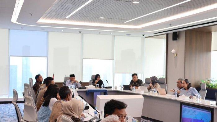 PERTEMUAN - Wakil Gubernur Maluku Utara, Sarbin Sehe, memimpin audiensi bersama jajaran Dinas Komunikasi, Informatika, Statistik, dan Persandian dari seluruh kabupaten/kota se-Maluku Utara ke Kantor Badan Aksesibilitas Telekomunikasi dan Informasi (BAKTI) Kementerian Komunikasi dan Digital Republik Indonesia, di Jakarta pada Rabu, 10 Juli 2025. Sabtu (12/7/2025).