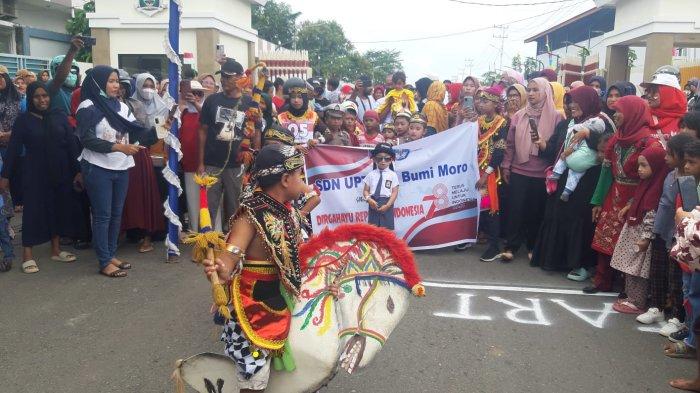EVENT: Peserta Karnaval Budaya di Pulau Morotai saat menampilkan Tarian khas dari Pulau Jawa, Rabu (16/8/2923).