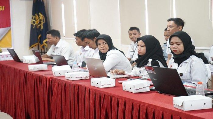 Kantor Wilayah Kementerian Hukum dan HAM Maluku Utara bersama tim Pusat Data dan Teknologi Informasi (Pusdatin) Sekretariat Jenderal Kemenkumham RI menggelar kegiatan Supervisi Layanan Teknologi Informasi (TI) dan Training of Trainer (TOT), Rabu (23/8/2023)