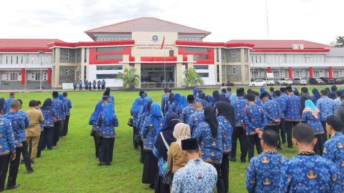 ILUSTRASI PNS: Pemkab Pulau Morotai gelar upacara 17 bulan berjalan tahun 2023, berlangsung di halaman kantor Pemerintah Terpadu Pulau Morotai, Senin (17/7/2023)