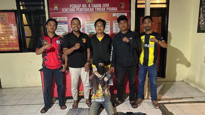Resmob Satreskrim Polres Ternate dan Polsek Ternate Selatan berhasil mengamankan pria yang nekat membakar motor milik perempuan atas nama Eka Kusniawati (23), Sabtu (21/12/2024)