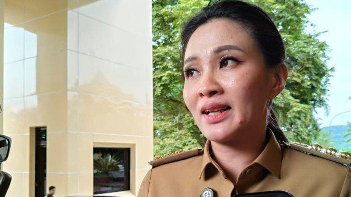 UTANG: Gubernur Maluku Utara Sherly Laos saat diwawancarai, Senin (10/3/2025). Pihaknya fokus bayar utang PT SMI