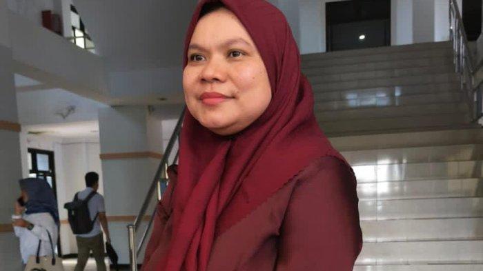 STATEMENT: Ketua Komisi III DPRD Maluku Utara Merlisa Marsaoly saat diwawancara sejumlah awak media belum lama. Di mana ia mengatakan proyek renovasi kediaman gubernur tak bisa swakelola