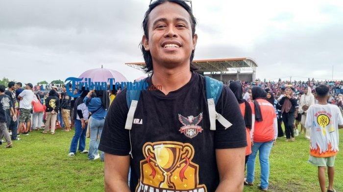 KOMPETISI: Pelatih Rajawali Simau Alifudin Rauf. Ia menargetkan juara 1 di Banau CUP VII 2025 setelah gagal juarai Gurabati Open Turnamen 2025