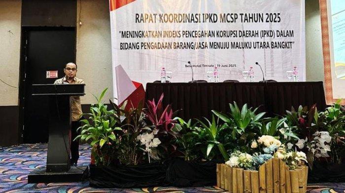 PROGRAM: Plt Kepala BPBJ Setda Pemprov Maluku Utara Hairil Hi Hukum saat menyampaikan sambutan dalam kegiatan Rakor IPKD melalui MCSP tahun 2025, Kamis (19/6/2025)