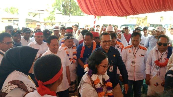 PILKADA: Pasangan Calon Bupati dan Wakil Bupati Pulau Taliabu, Sashabilla Lufitalia Mus dan La Ode Yasir daftar ke KPU Pulau Taliabu Maluku Utara, Selasa (27/8/2024)