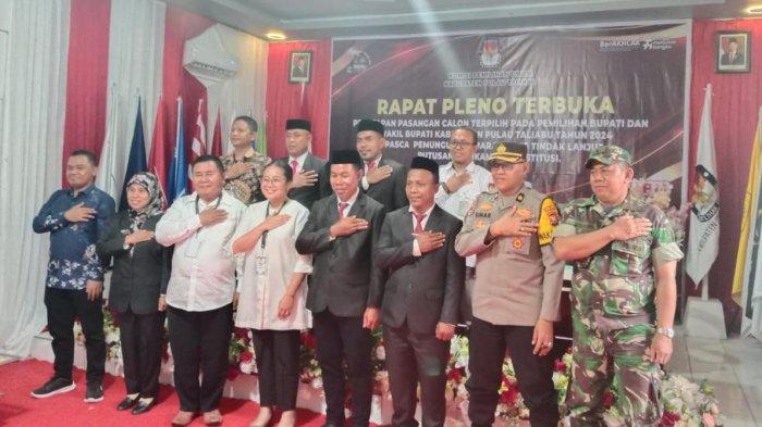 PILKADA: Sashabilla Lufitalia Widya Mus dan La Ode Yasir resmi ditetapkan sebagai Bupati dan Wakil Bupati terpilih oleh KPU Pulau Taliabu, Maluku Utara pada Kamis (8/5/2025)