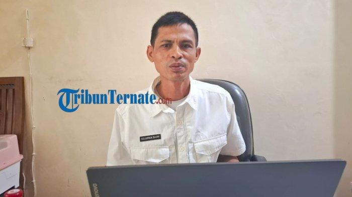 ATURAN: Kabag Hukum Setda Pemkab Pulau Morotai, Maluku Utara Sulaiman Basri saat diwawancarai awak media, Rabu (9/4/2025). Ia menjelaskan sejumlah kepala desa akan dipecat