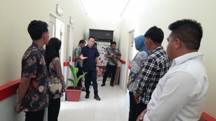 EVALUASI: Sekkab Halmahera Timur, Maluku Utara Ricky Chairul Richfat sidak ke sejumlah kantor OPD, Kamis (12/6/2025)