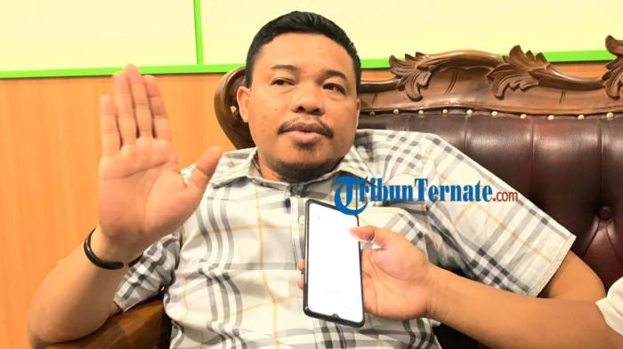 CAPAIAN: Sekretaris Komisi III DPRD Halmahera Selatan, Maluku Utara Irfan Djalil ketika menjelaskan serapan anggaran sejumlah OPD mitra kerja Komisi III, Selasa (29/7/2025)