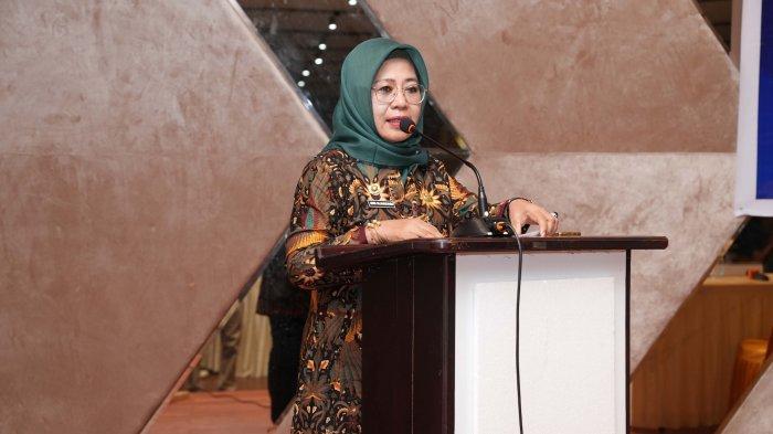 Asisten II Bidang Ekonomi dan Administrasi Pembangunan, Ir Sri Haryanti Hatari