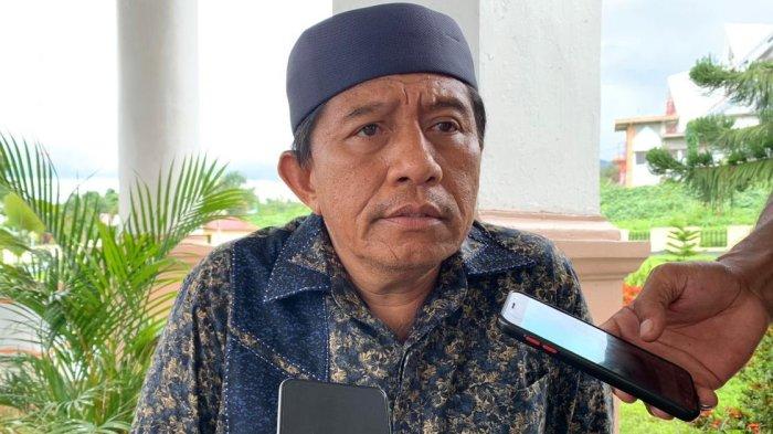 PARLEMEN: Anggota DPRD Halmahera Selatan, Maluku Utara Gufran Mahmud ketika memeberi tanggapan atas kelangkaan minyak tanah, Rabu (8/1/2025)