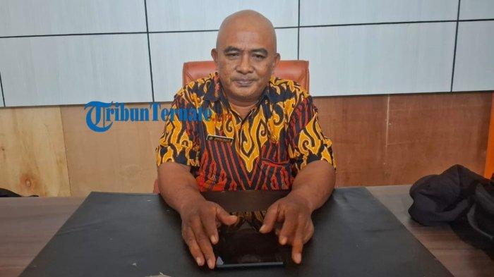 TARGET: Kepala Dinas perikanan dan Kelautan Pulau Morotai, Maluku Utara John B.K Tiala, dimana kata dia saat ini pihaknya diberikan target PAD sebesar Rp 5 miliar, namun sejauh ini baru capai Rp 600 juta, adanya itu ia mengaku akan membuat strategi demi memenuhi target yang diberikan, Kamis (8/5/2025)