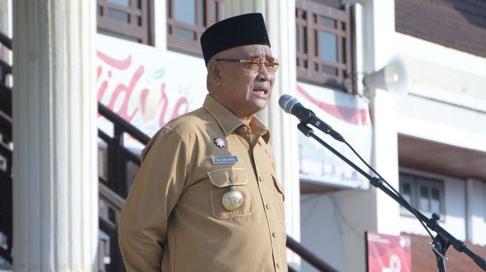 ARAHAN: Wali Kota Tidore Kepulauan, Capt Ali Ibrahim pimpin apel perdana usai libur lebaran, Selasa (16/4/2024).