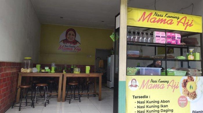 Warung Nasi Kuning begadang di Kota Ternate, Maluku Utara
