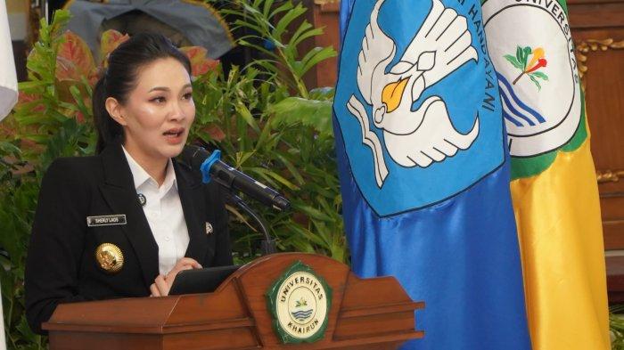 MOMEN: Sambutan Gubernur Maluku Utara Sherly Laos pada acara wisuda Unkhair Ternate, Sabtu (12/4/2025)