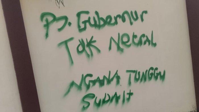 Aksi Vandalisme yang menyerang Pj Gubernur Maluku Utara, Samsuddin A. Kadir, Senin (25/11/2024).