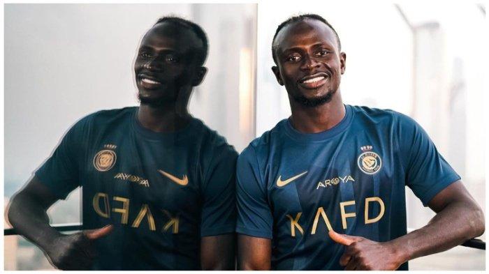 Sadio Mane mengenakan jersey nomor punggung 10 di Al Nassr