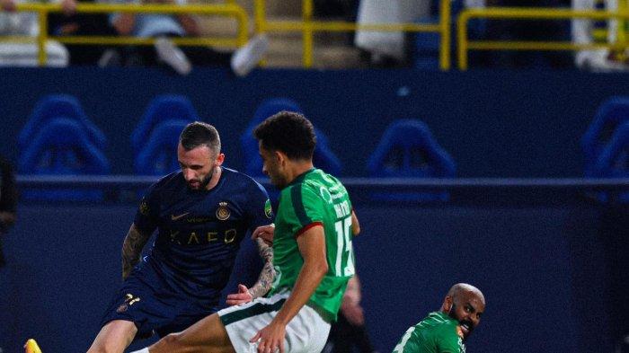 Marcelo Brozovic saat Al Nassr menaklukkan Al Ettifaq yang dipunggawai Jordan Henderson dengan skor 1-0 di Al Awwal Park Stadium, dalam babak 16 besar King Cup of Champions, Selasa (31/10/2023).