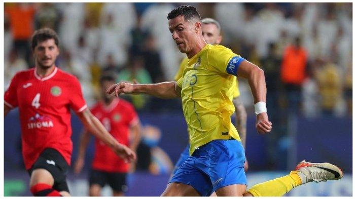 Cristiano Ronaldo dalam pertandingan Al Nassr vs Istiklol di babak penyisihan Grup E Matchday 2 Liga Champions Asia 2023-2024 pada Senin (2/10/2023) malam waktu setempat. Pertandingan ini berakhir dengan kemenangan Al Nassr dengan skor 3-1 atas Istiklol.