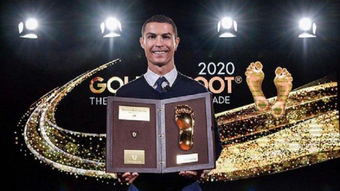 Cristiano Ronaldo meraih Golden Foot pada 2020 silam