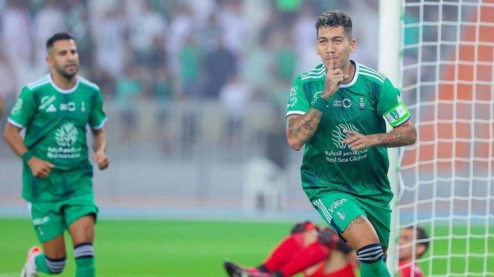 Pemain Brazil, Roberto Firmino, dalam laga debutnya di Liga Pro Saudi untuk Al Ahli, melawan Al Hazm pada Kamis (11/8/2023) malam waktu setempat.