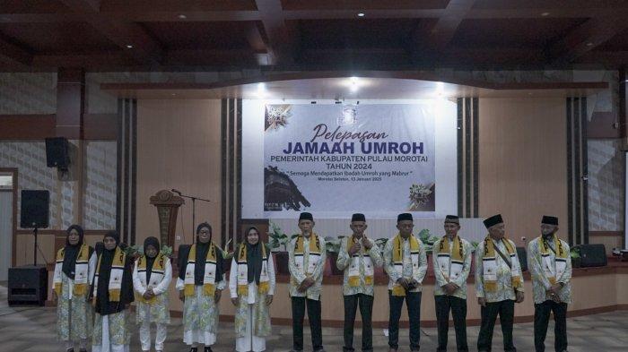 Para jamaah umrah yang dilepas Pemkab Morotai, Maluku Utara.