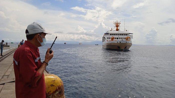JADWAL KAPAL TERNATE - Tampak Kapal Pelni akan bersandar di Pelabuhan Ahmad Yani Ternate, Senin (1/8/2022). Berikut jadwal dan harga tiket kapal Pelni yang akan berangkat dari Ternate ke Jailolo, Halmahera Barat, Maluku Utara, terakhir di Juli 2025.
