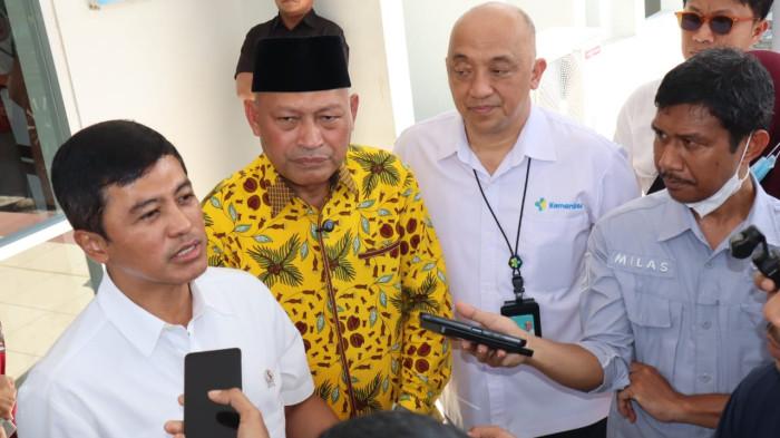 KESEHATAN - Usai melihat pelayanan kesehatan di di RSUD Chasan Boesoria Ternate Kamis (31/7/2025) kemarin, Wamenkes RI Prof Dr. Dante Saksono Herbuwono janji dalam waktu dekat akan mendatangkan bantuan Alkes dan pendampingan langsung dari Kemenkes.