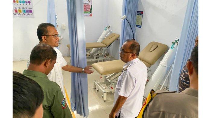 Pj Bupati Burnawan dan sejumlah Forkopimda melihat fasilisat Puskesmas Morodadi usai diresmikan, Rabu (13/11/2024).