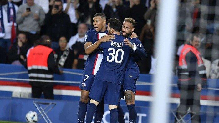 Trio bintang Paris Saint-Germain yakni Lionel Messi, Kylian Mbappe dan Neymar, 17 Oktober 2022.