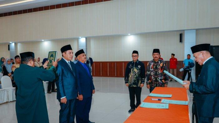 PELANTIKAN - Pelantikan dan pengambilan sumpah Jabatan Manajerial Administrator Kanwil Kemenag Maluku Utara, di Aula Raudah Asrama Haji Transit Ternate, Jumat (9/5/25).