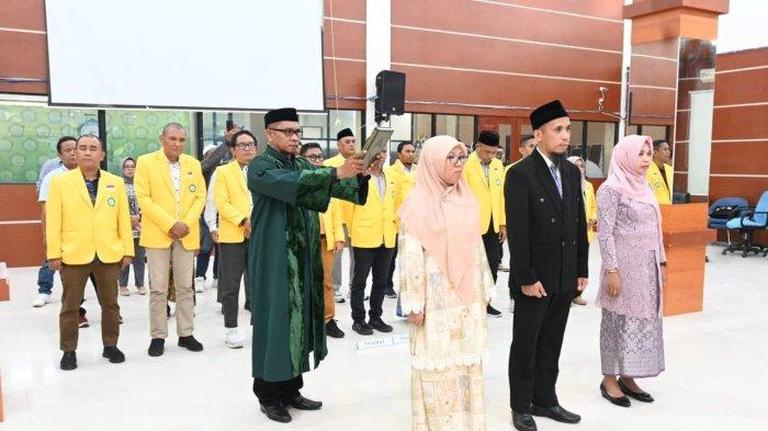 Pengambilan sumpah pada pelantikan dua Kepala Lembaga dan Kepala Bagian (Kabag) Umum di lingkup Unkhair Ternate, di lantai 4 Aula Nuku, Kampus 2 Gambesi, Universitas Khairun Ternate, Jumat (10/1/2024).
