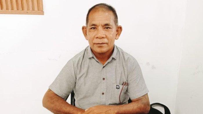 KEMAJUAN: Kepala Desa Buli Asal, Halmahera Timur, Maluku Utara Sardin Bawang saat diwawancarai Tribunternate.com, Kamis (3/7/2025)