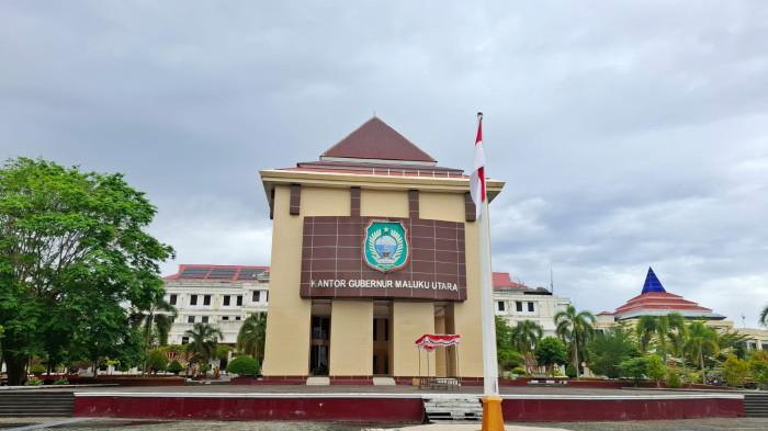 EVALUASI: Tampak depan kantor Gubernur Provinsi Maluku Utara di Sofifi. BKD Maluku Utara akan mengevaluasi kontrak penyuluh pertanian, Senin (21/7/2025).