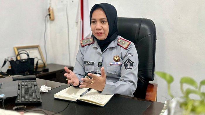 KEBIJAKAN: Kepala Balai Pemasyarakatan (Bapas) Kelas II Ternate, Maluku Utara Apriyani saat diwawancarai awak media, Selasa (17/6/2025)