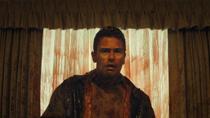 SINOPSIS FILM - Pemeran Hal (Theo James) dalam film The Monkey, tangkapan layar pada Kamis (6/3/2025) dari trailer di Instagram @themonkey_film.
