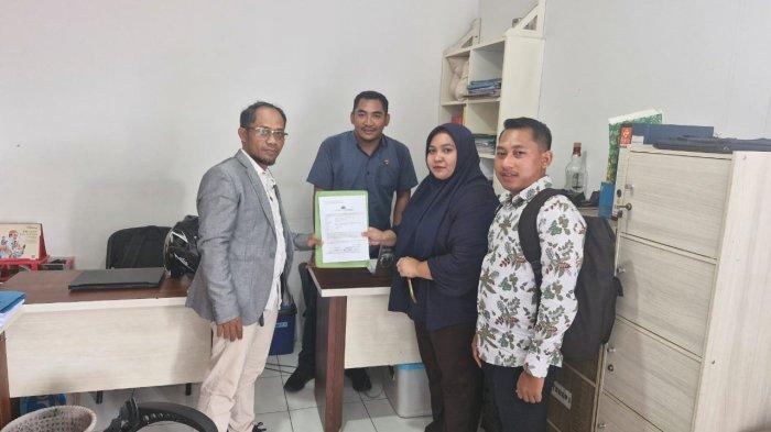 HUKUM - Kuasa Hukum Randy Husain saat membuat laporan di Polda Maluku Utara, Kamis (12/6/2025).